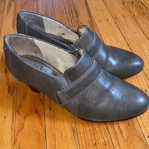 Life stride size 7.5w gray heels